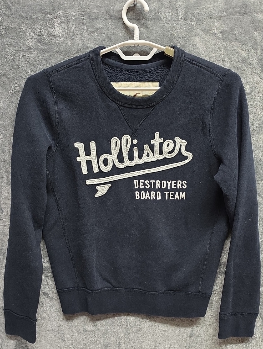 Hollister Black Crewneck Sweatshirt with White Script Logo sz Small - Picture 1 of 5